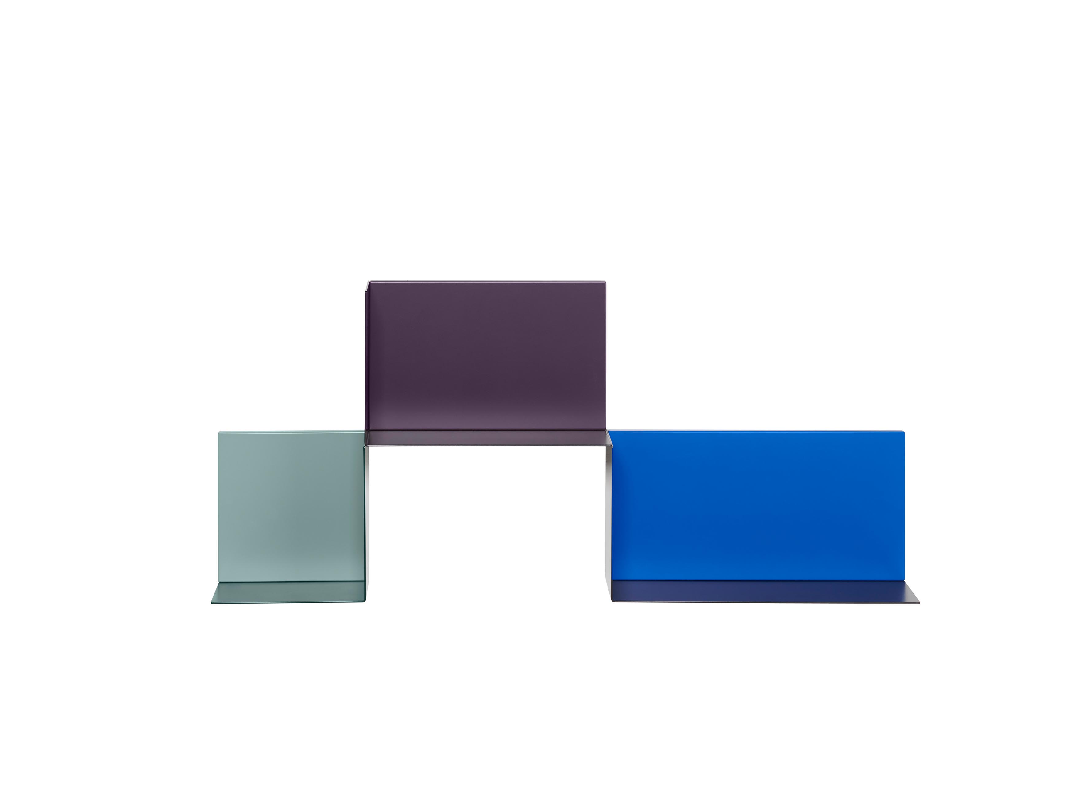 Dado Regalelement von Schönbuch in Blau, Grün und Lila auf weißem Hintergrund. Modernes Wandregal.