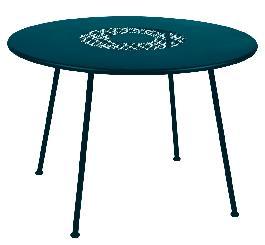Blauer Lorette Gartentisch von Fermob, runder Outdoor Tisch mit filigranem Lochmuster in der Tischmitte.