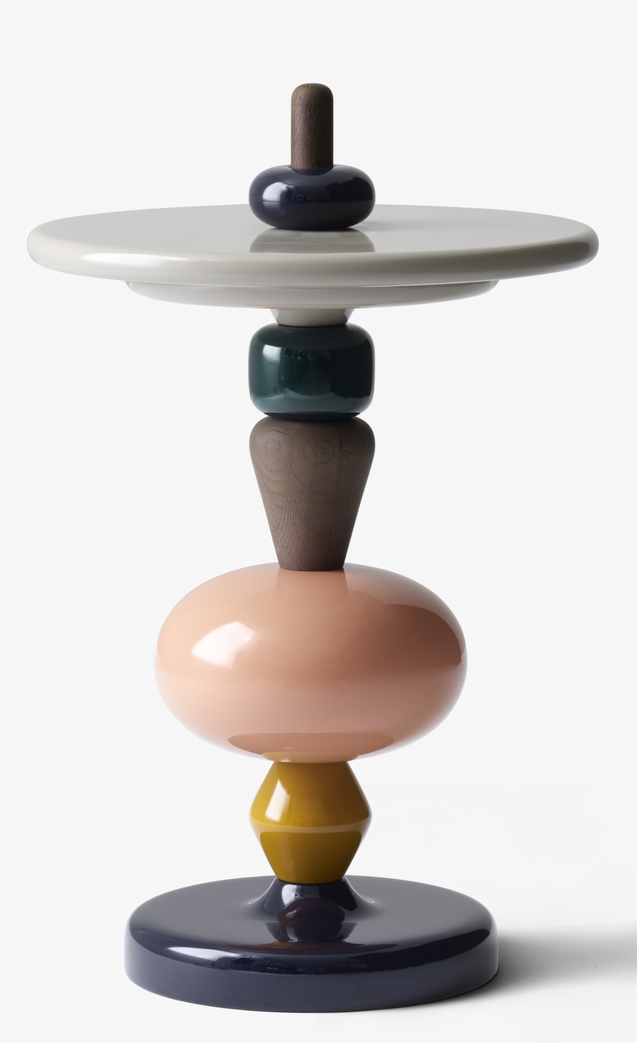 AndTradition Shuffle Tisch, bunt, bestehend aus verschiedenen geometrischen Formen und Farben. Design Beistelltisch.