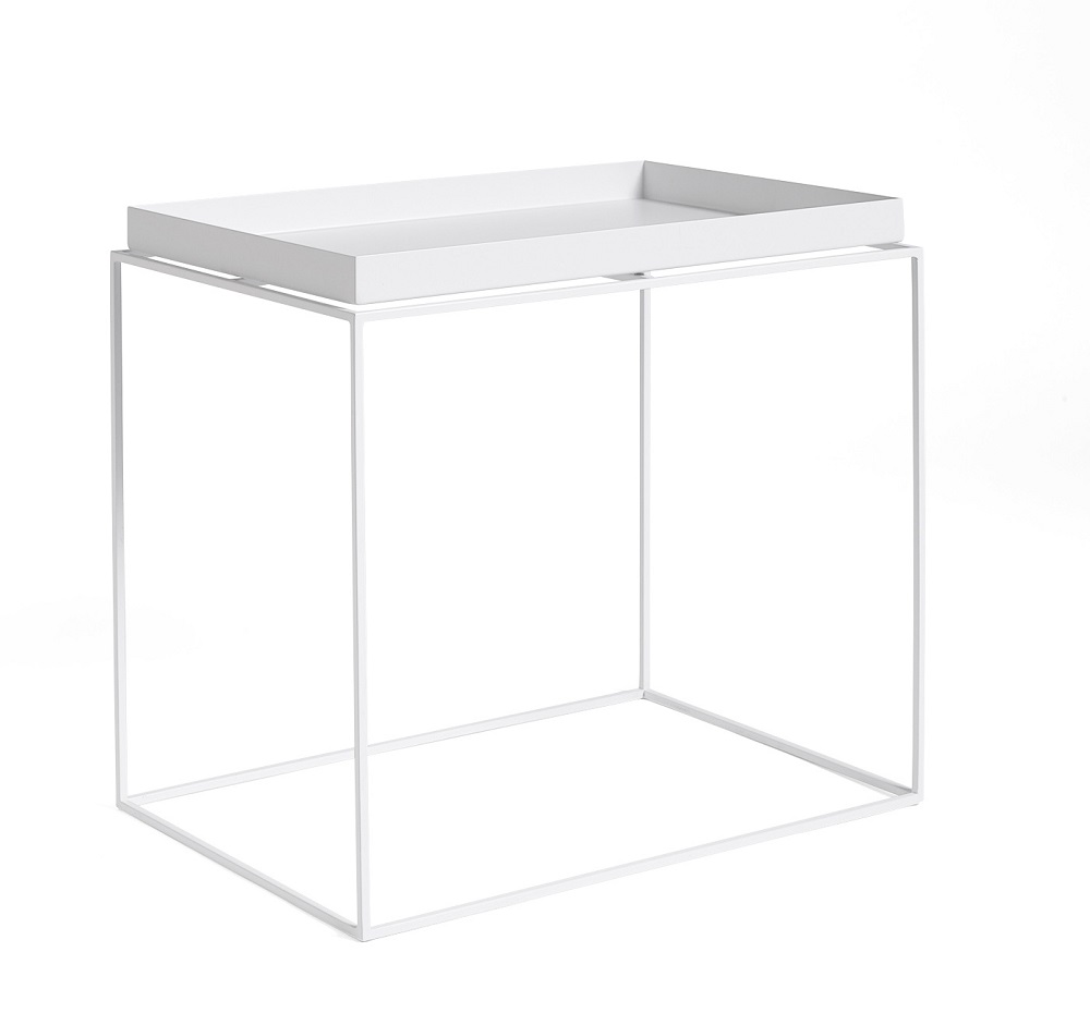 Weißer Tray Table L Beistelltisch von Hay mit minimalistischem Design und rechteckiger Tischplatte.