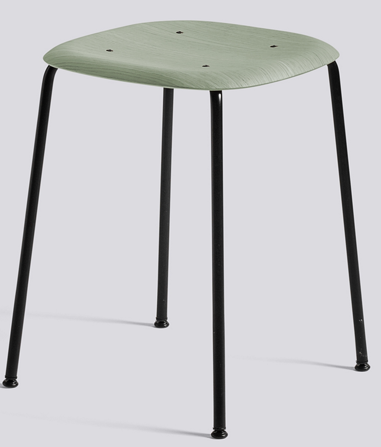 Hocker Soft Edge 70 von Hay: Grüner Sitz auf schwarzem Stahlgestell, minimalistisches Design.