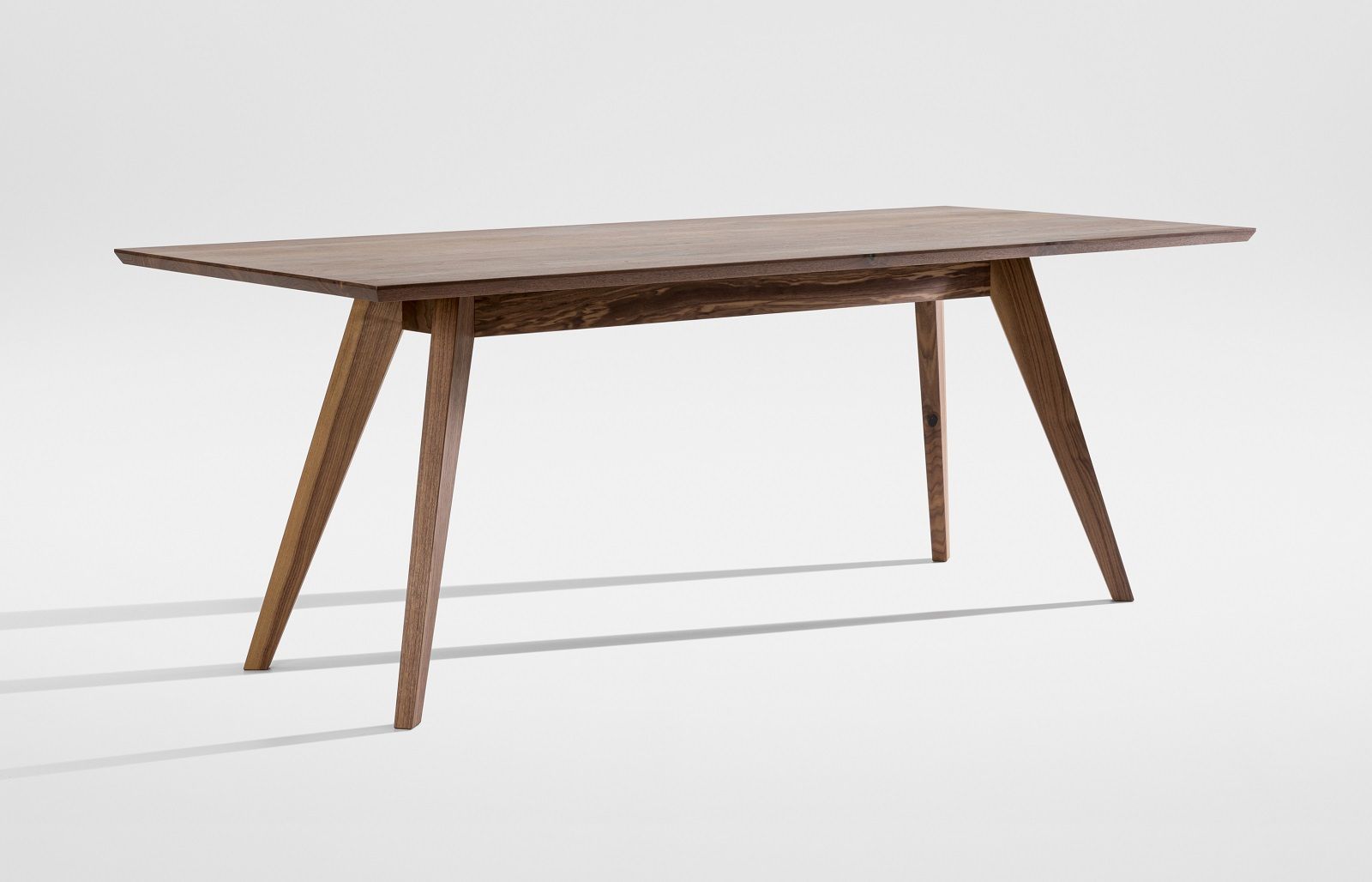 CENA Tisch, rechteckiger Esstisch aus Holz mit schrägen Beinen, modernes Design für Esszimmer und Küche.
