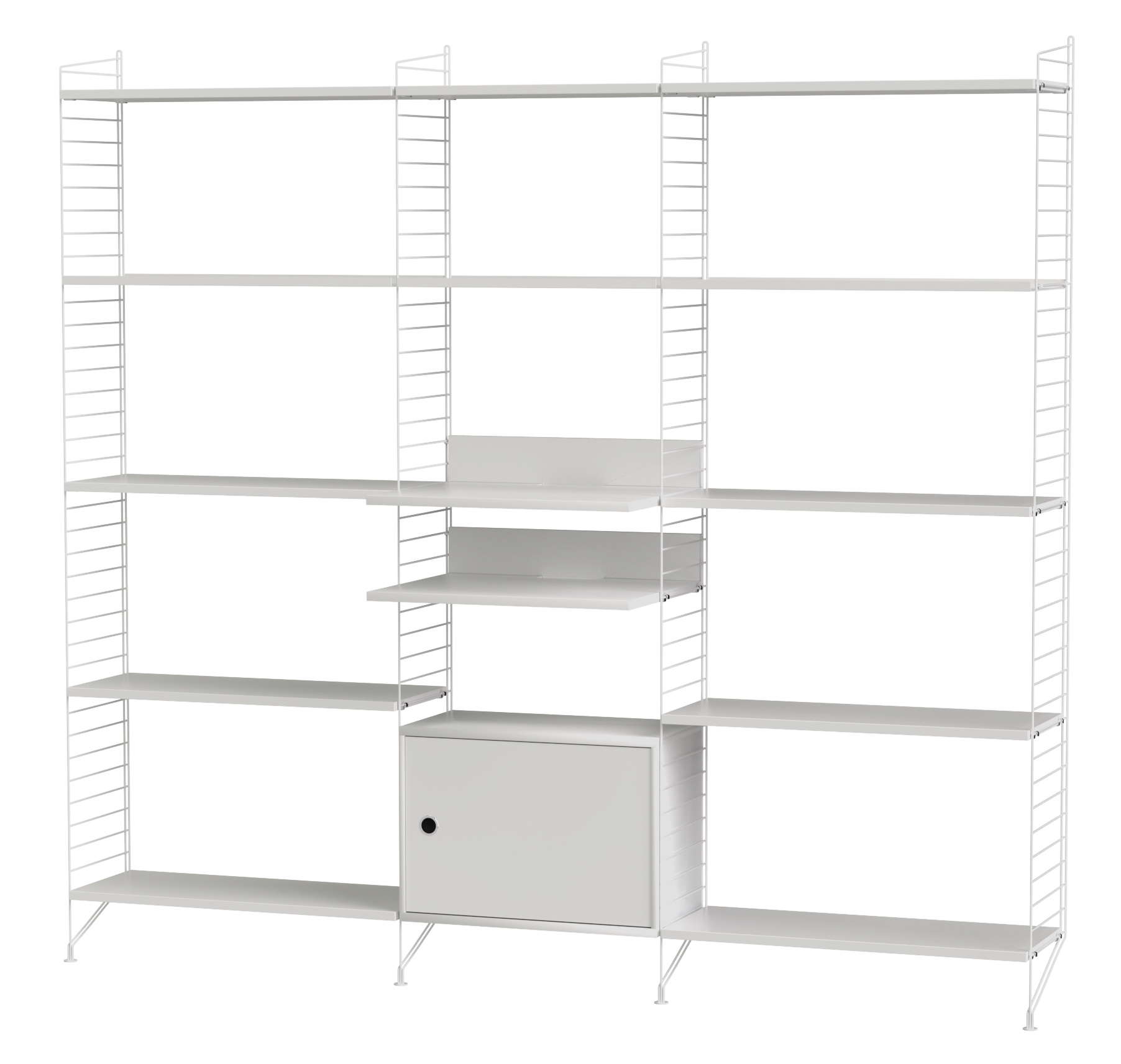 Weißes String Regalsystem mit Regalböden und Schrankelement für Wohnzimmer.