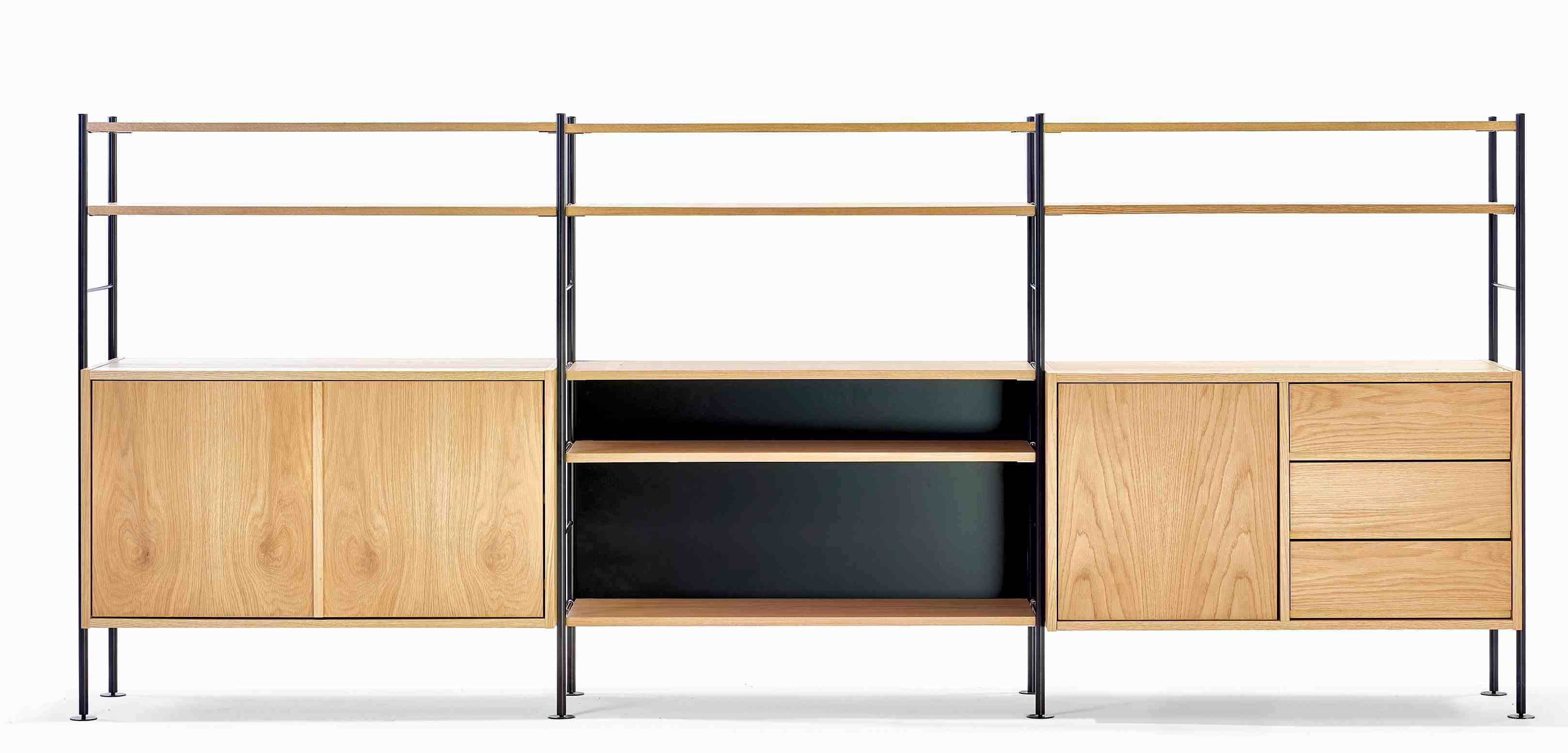 Hirche DHS 10 Sideboard aus Eiche von Richard Lampert mit Schranktüren, Schubladen und Regalen.