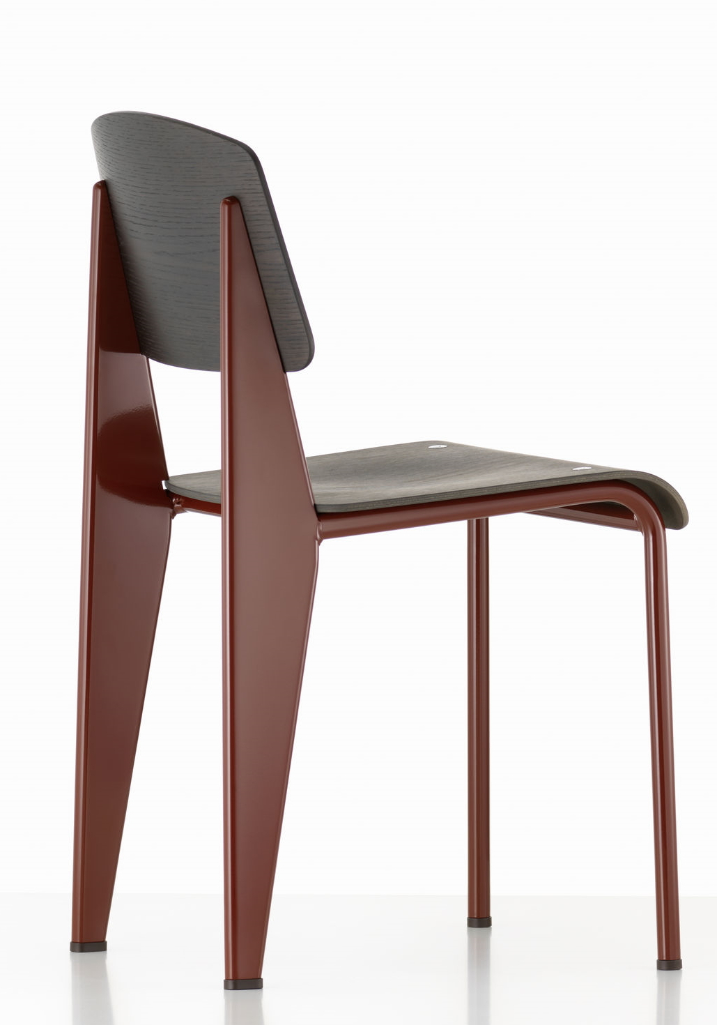 Vitra Stuhl Standard in Braun: Designklassiker mit Holz-Sitzfläche und Stahlrohrgestell, Ansicht von hinten.