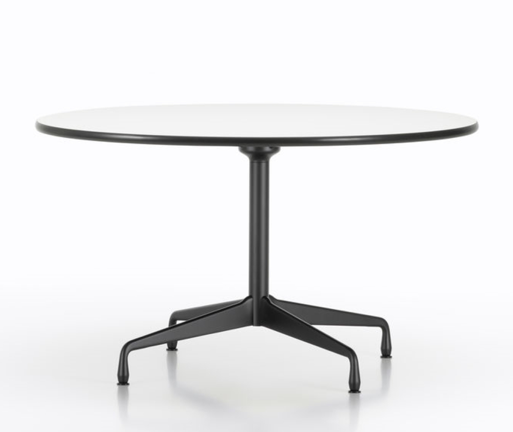 Vitra Eames Segmented Table: Runder Esstisch mit weißer Tischplatte und schwarzem Fußgestell.