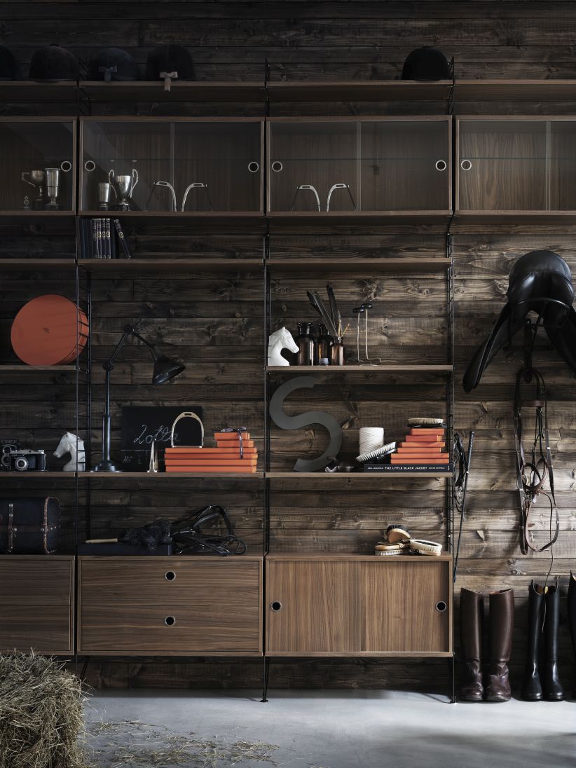 String Furniture Regalsystem mit Schubladenelement in Walnuss, Breite 78 cm, für stilvolle Aufbewahrung.