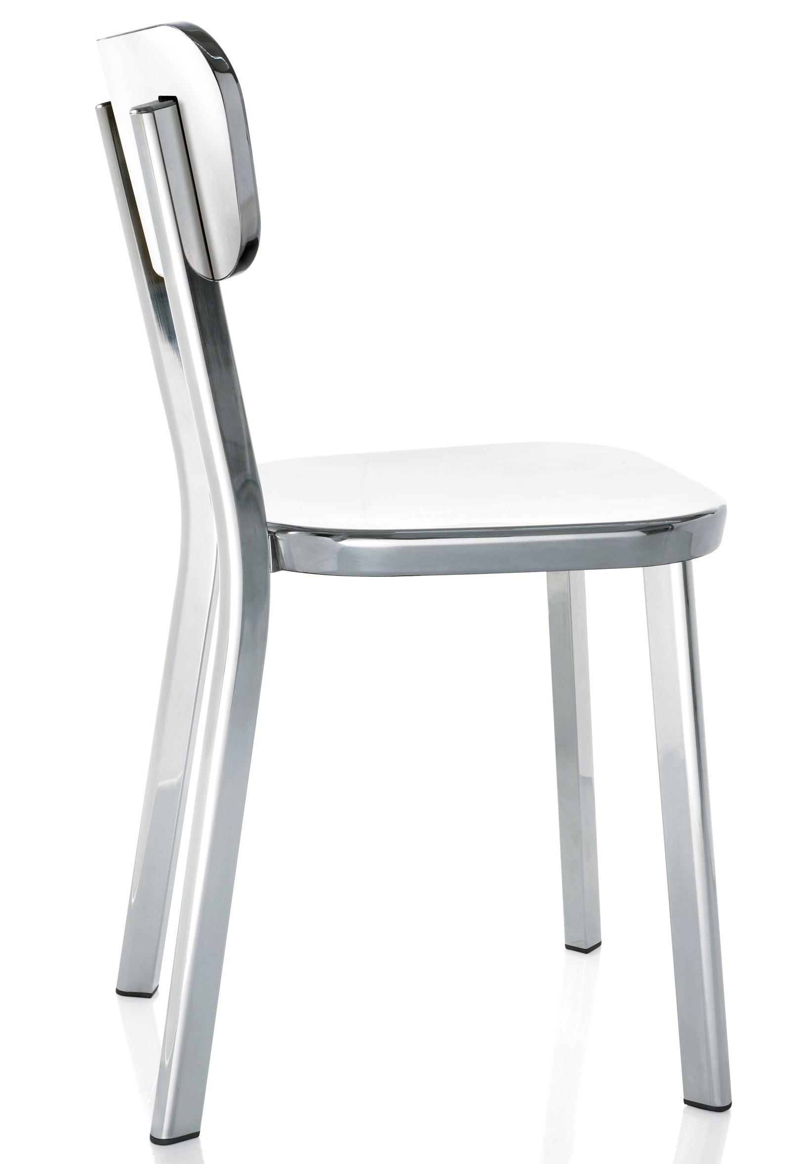 Déjà-vu Chair Stuhl von Magis, Seitenansicht: Weißer Sitz und Rückenlehne, glänzendes Chromgestell.