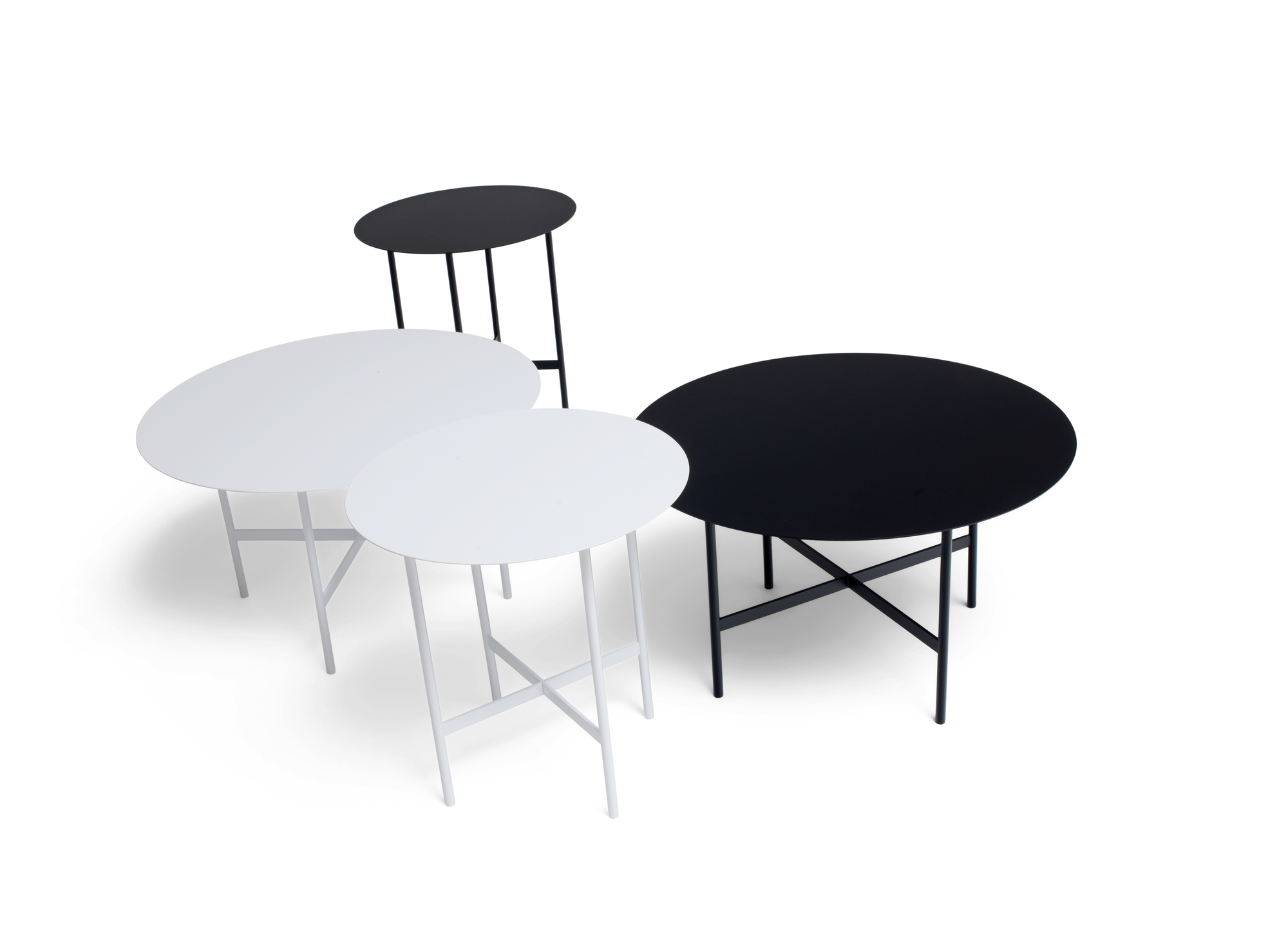 BETA Couchtisch und Beistelltisch von Müller Möbelfabrikation in Schwarz und Weiß, runde Tischplatten.