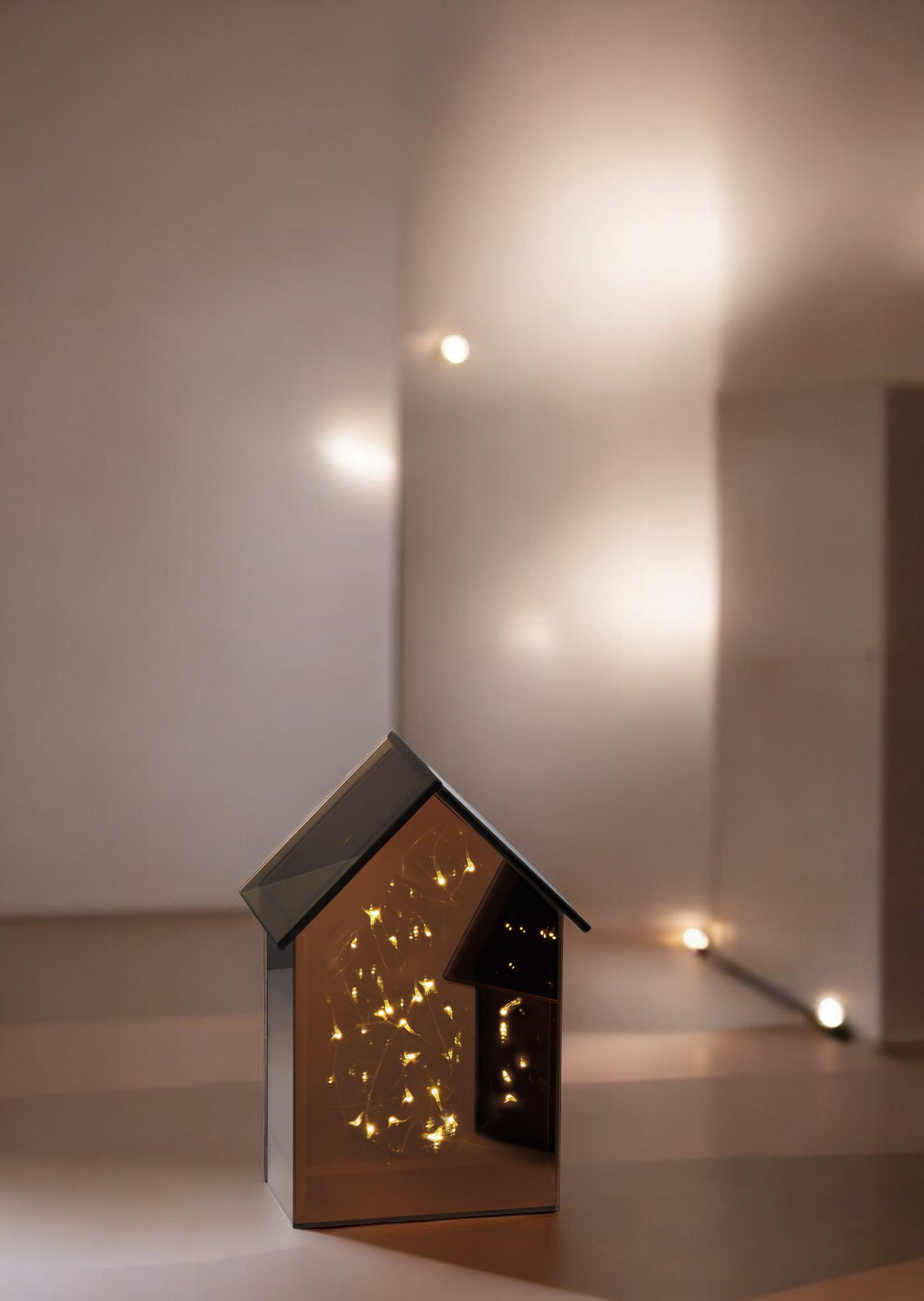 Light House Philippi: Dekorative Hausleuchte mit Lichterkette, modernes Design für stimmungsvolle Beleuchtung im Innenraum.