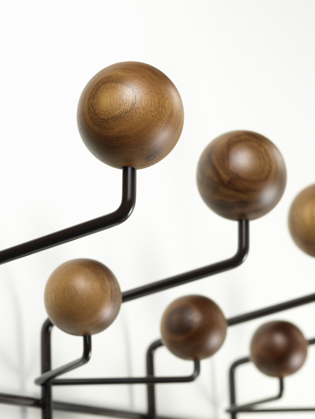 Eames Hang it all Garderobe Nussbaum natur Vitra 