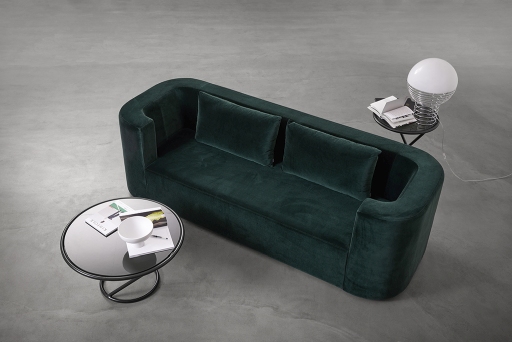 VP168 Verpan Sofa, modernes 3-Sitzer Sofa in Dunkelgrün mit Samtbezug und zwei Kissen.