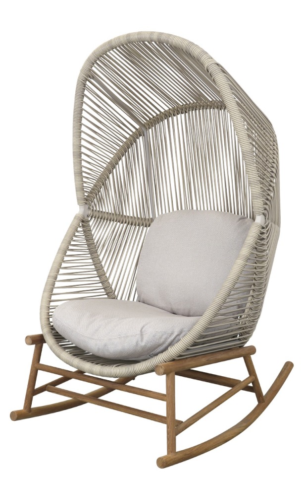 Bild eines Cane-Line Hive Schaukelstuhls für den Außenbereich, mit Kissen und Holzgestell.