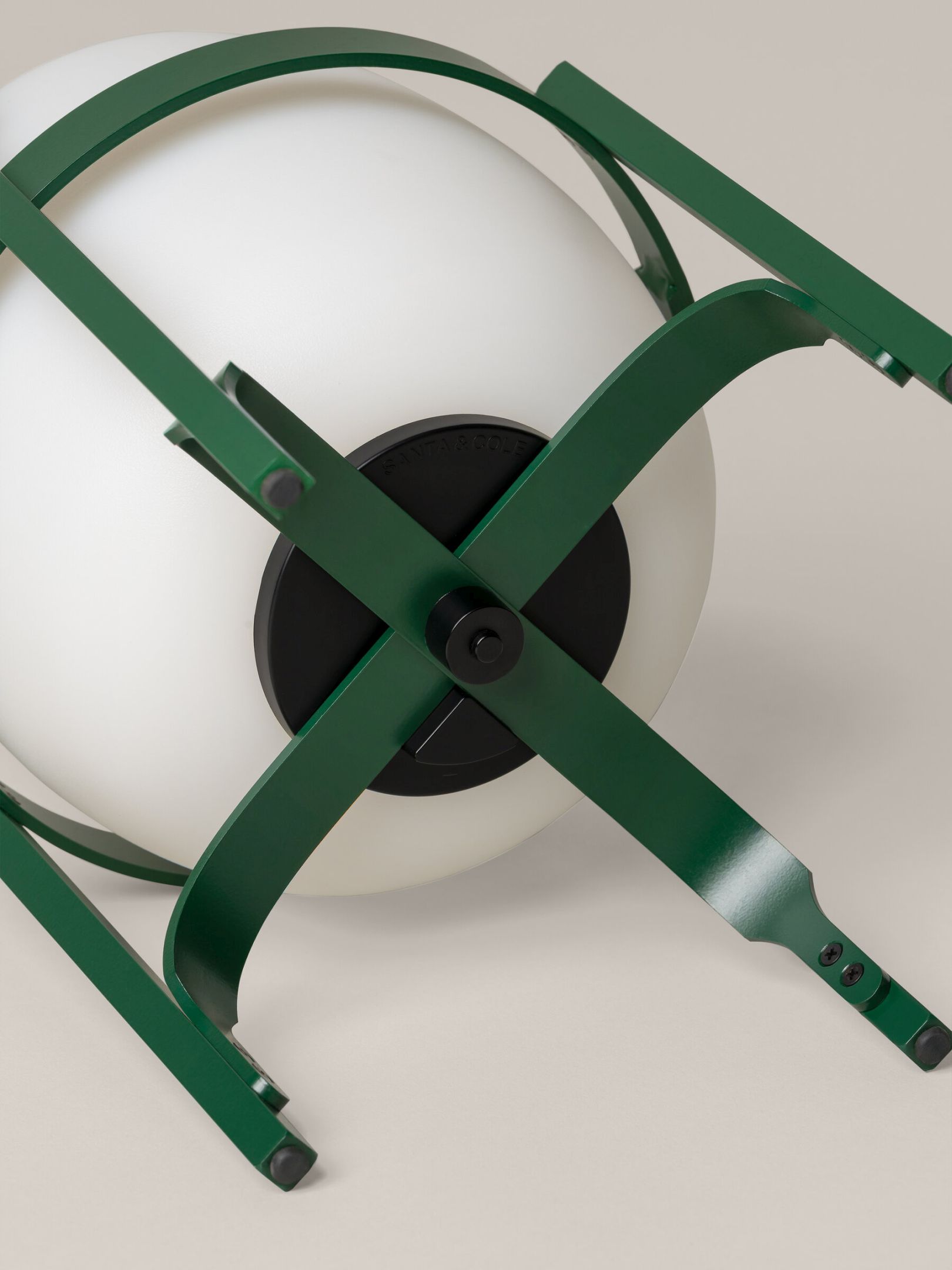 Cestita Alubat Tischleuchte English Green Santa & Cole