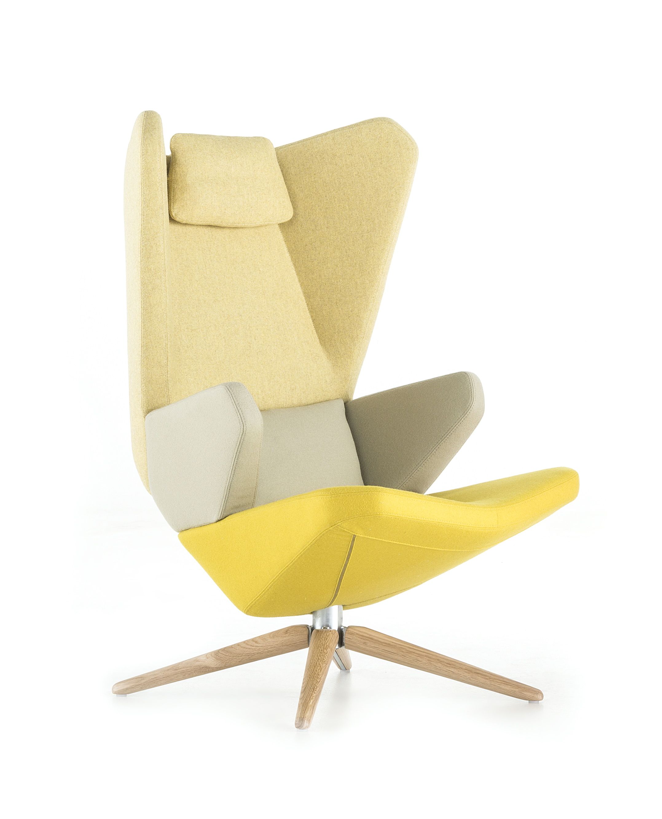 Trifidae Sessel von Prostoria, gelber Lounge Sessel mit hoher Rückenlehne und Holzfußkreuz.