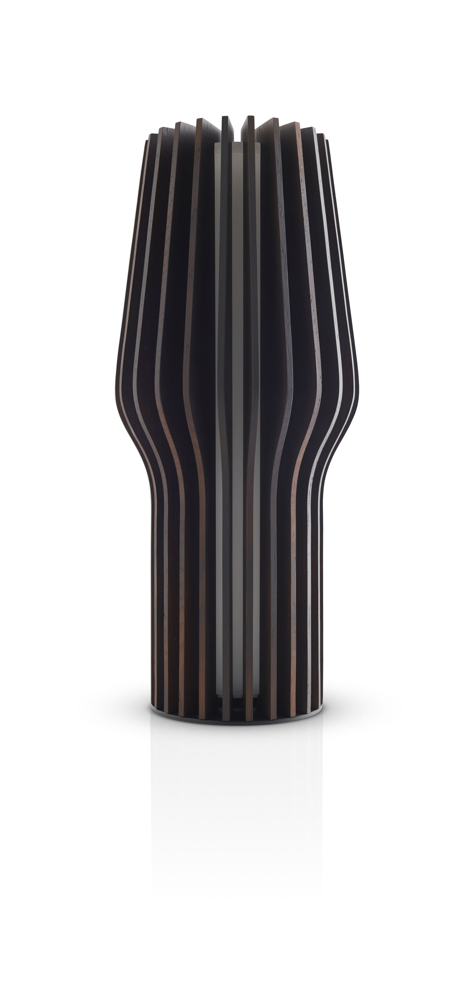 Radiant LED-Leuchte aus geräucherter Eiche von Eva Solo. Kabellose Lampe für stimmungsvolle Beleuchtung.