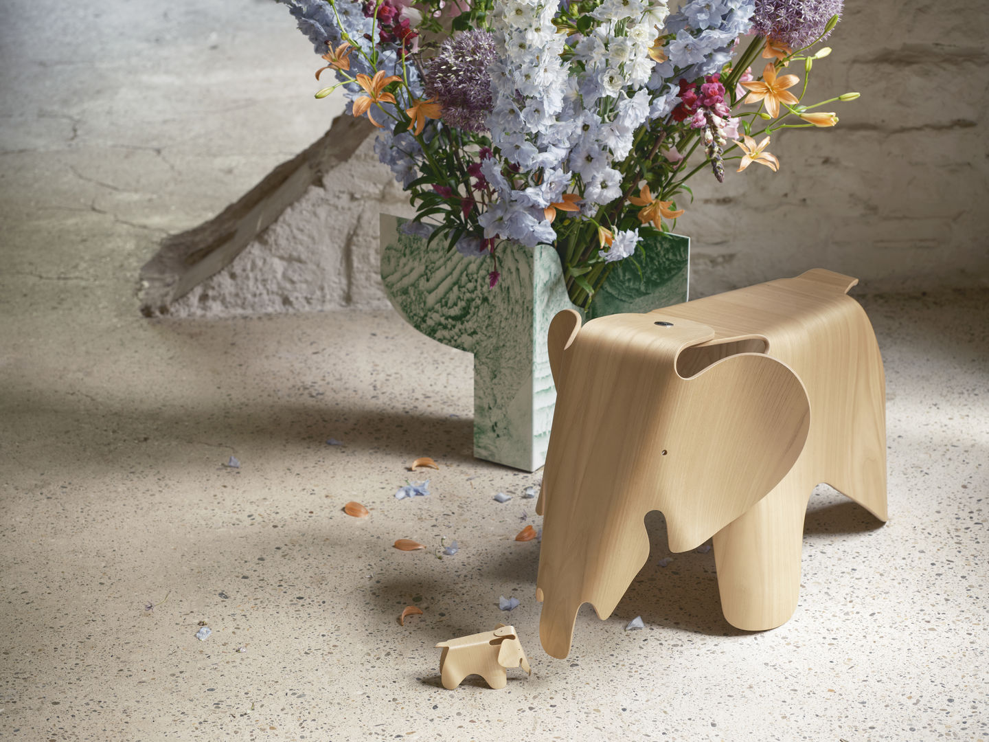 Eames Elephant Plywood Hocker Vitra 