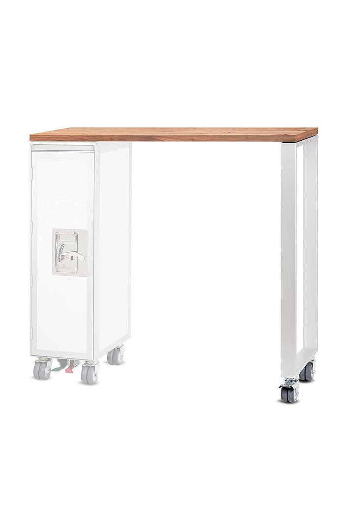 Hightable Tisch mit silberner Bordbar und Holzplatte, mobil durch Rollen.