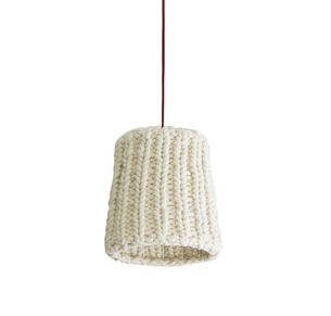Weiße Granny Hängeleuchte mit Strickmuster. Moderne Pendelleuchte für Wohnzimmer und Esszimmer.