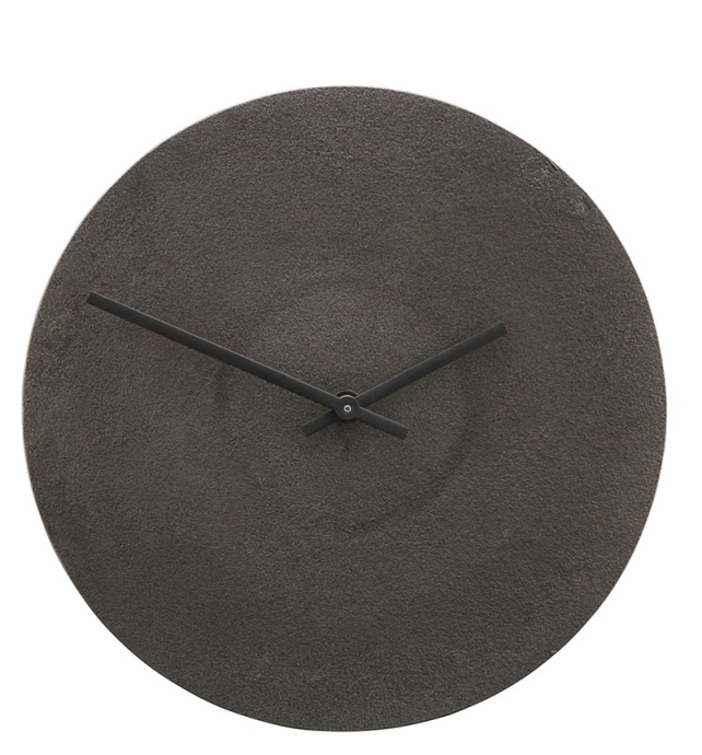 Thissur Antique Metallic Clock Wanduhr von House Doctor, runde Wanduhr in Antik-Metall-Optik mit schwarzen Zeigern.