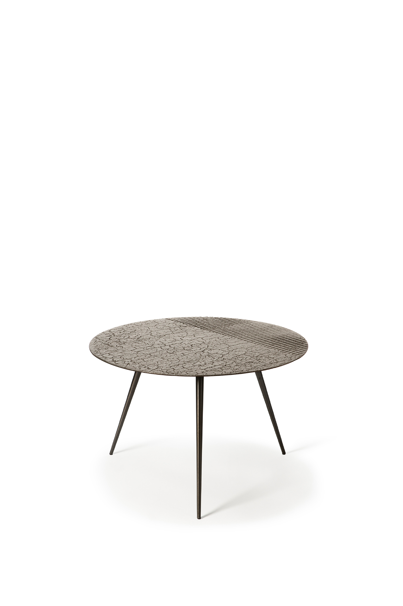 Runder Luna Couchtisch im Lava-Design mit drei schlanken Beinen, modernes Wohnzimmer-Möbel.