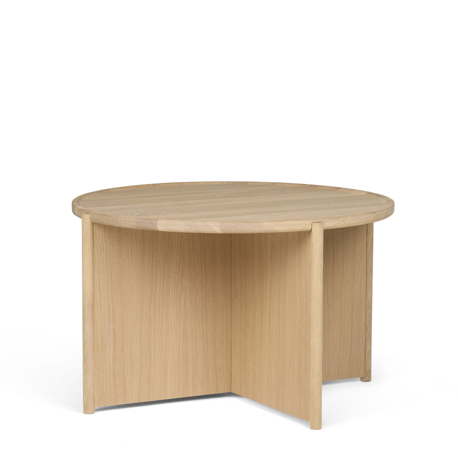 Cling Kaffeetisch von Northern, Ø70cm, aus hellem Eichenholz, modernes Design für Wohnzimmer und Lounge.