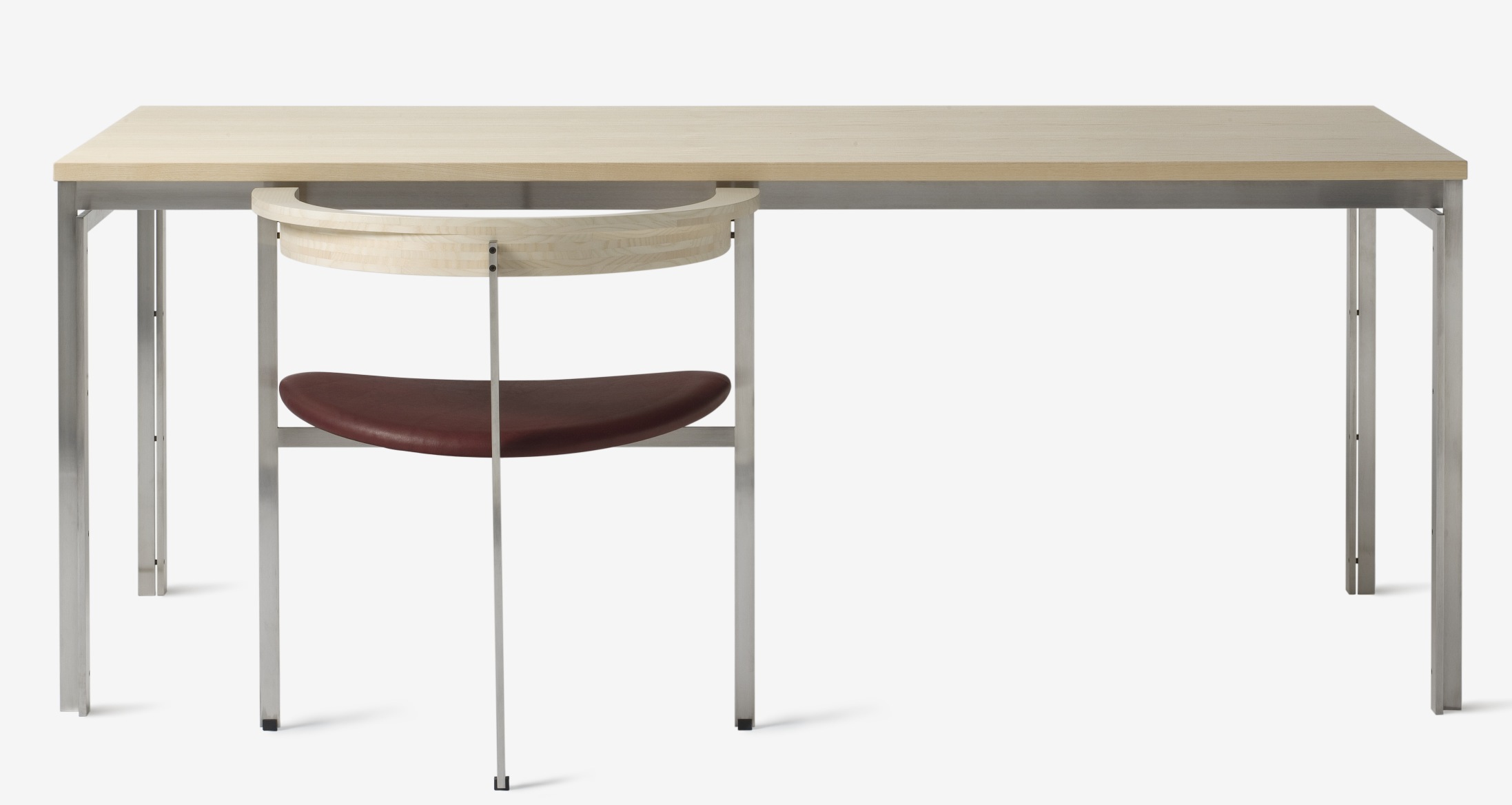 PK51 Esstisch von Fritz Hansen mit Holzplatte und Stuhl mit braunem Ledersitz.