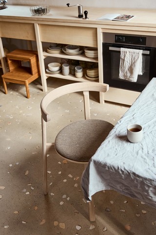 Lunar Stuhl Eiche mit Sitzkissen Form & Refine