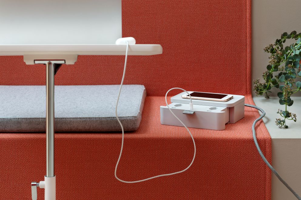 Ampi Wireless Charger und Mehrfachsteckdose Vitra