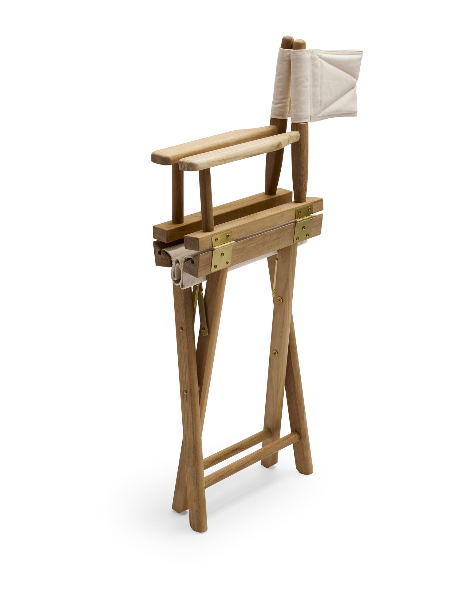 Zusammengeklappter Skagerak Director's Chair Stuhl aus Teakholz mit Stoffbezug für Indoor und Outdoor.