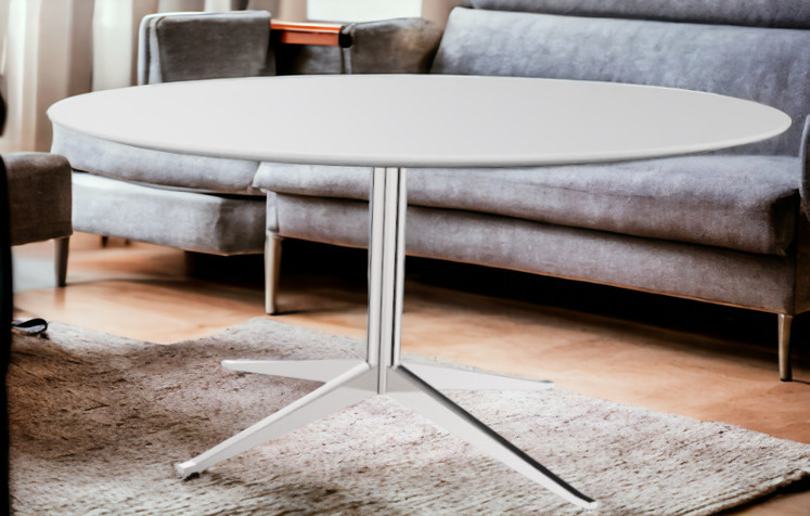 Florence Rundtisch von Knoll International mit weißer Tischplatte und verchromtem Fuß.