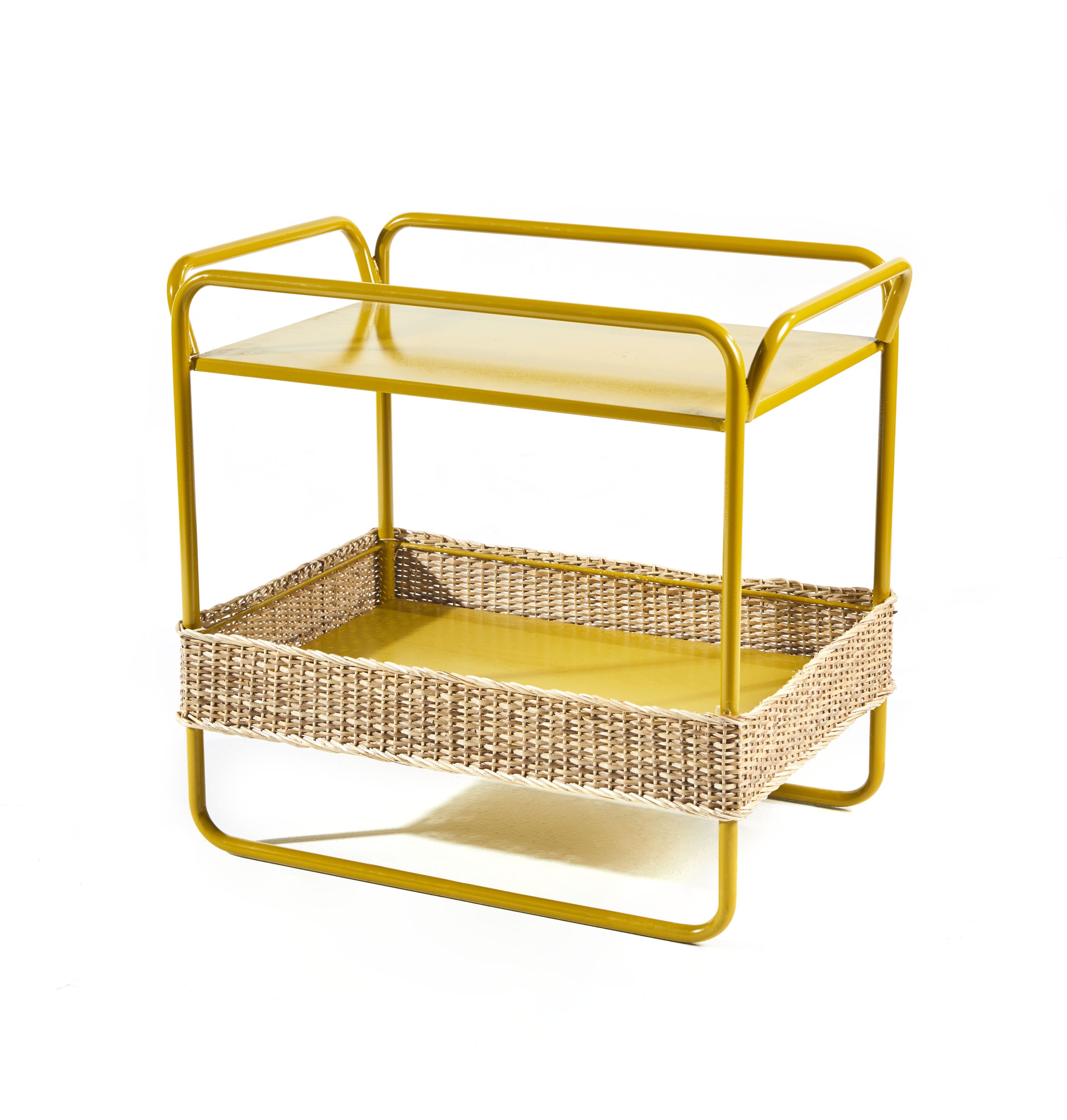 Dichas Beistelltisch: Gelber Nachttisch mit Ablage und geflochtenem Korb, ideal als kleiner Tisch.