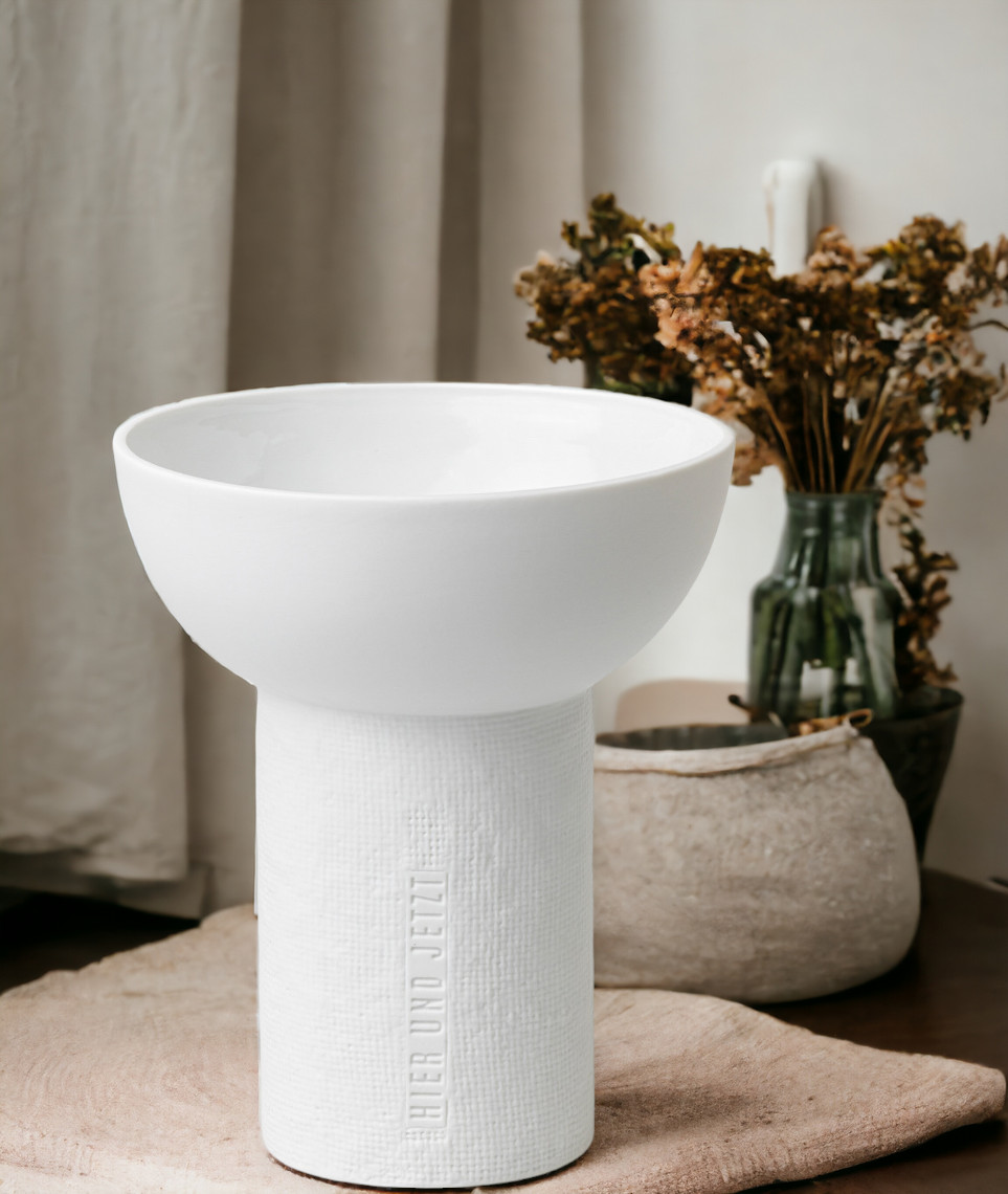 Weiße Formsprache Vase "Hier und Jetzt" von Räder, moderne Blumenvase für stilvolle Dekoration.