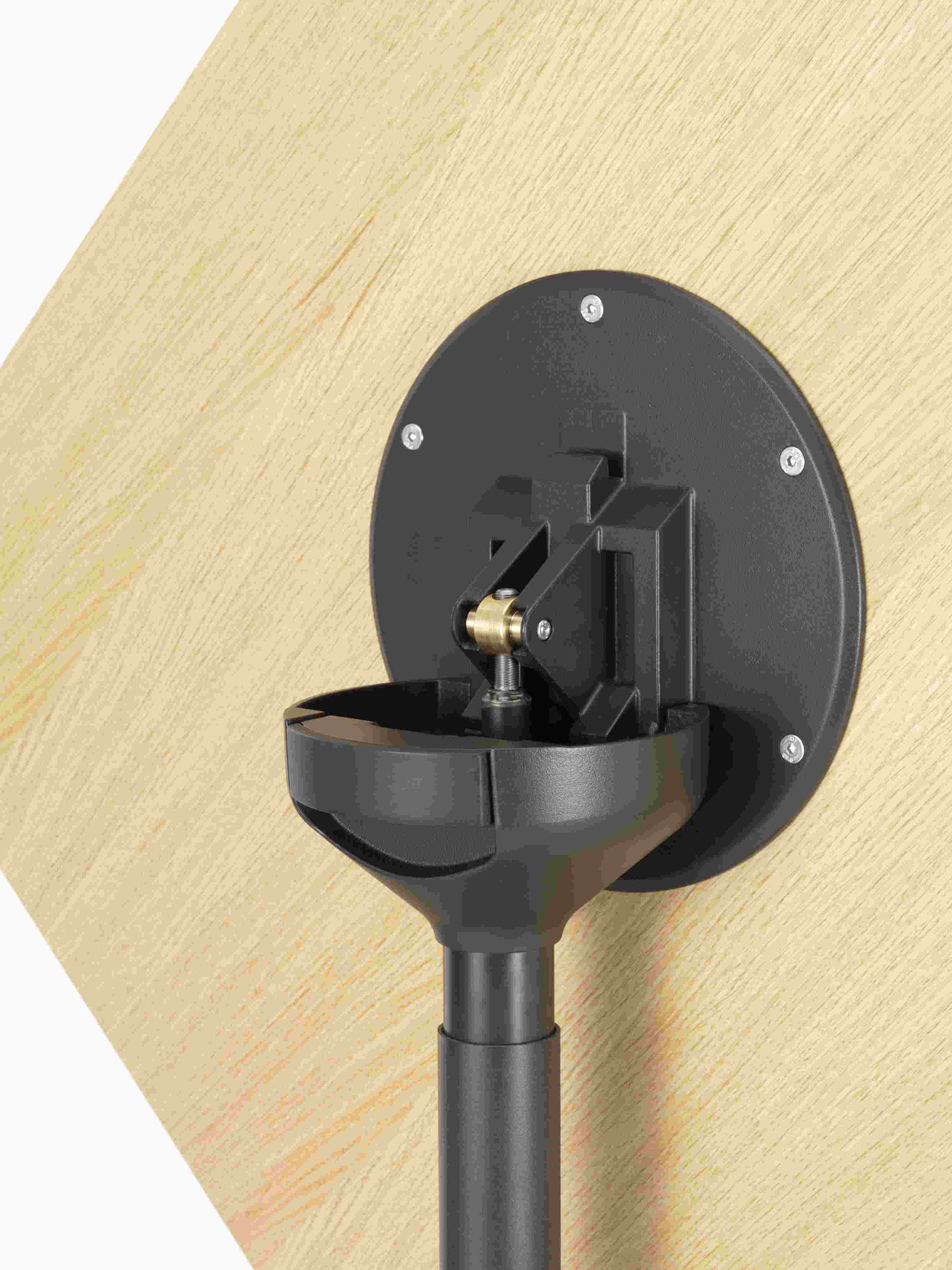 Detailaufnahme des Klappmechanismus vom Vitra Super Fold Table Stehtisch. Faltbarer Tisch für Büro und Event.