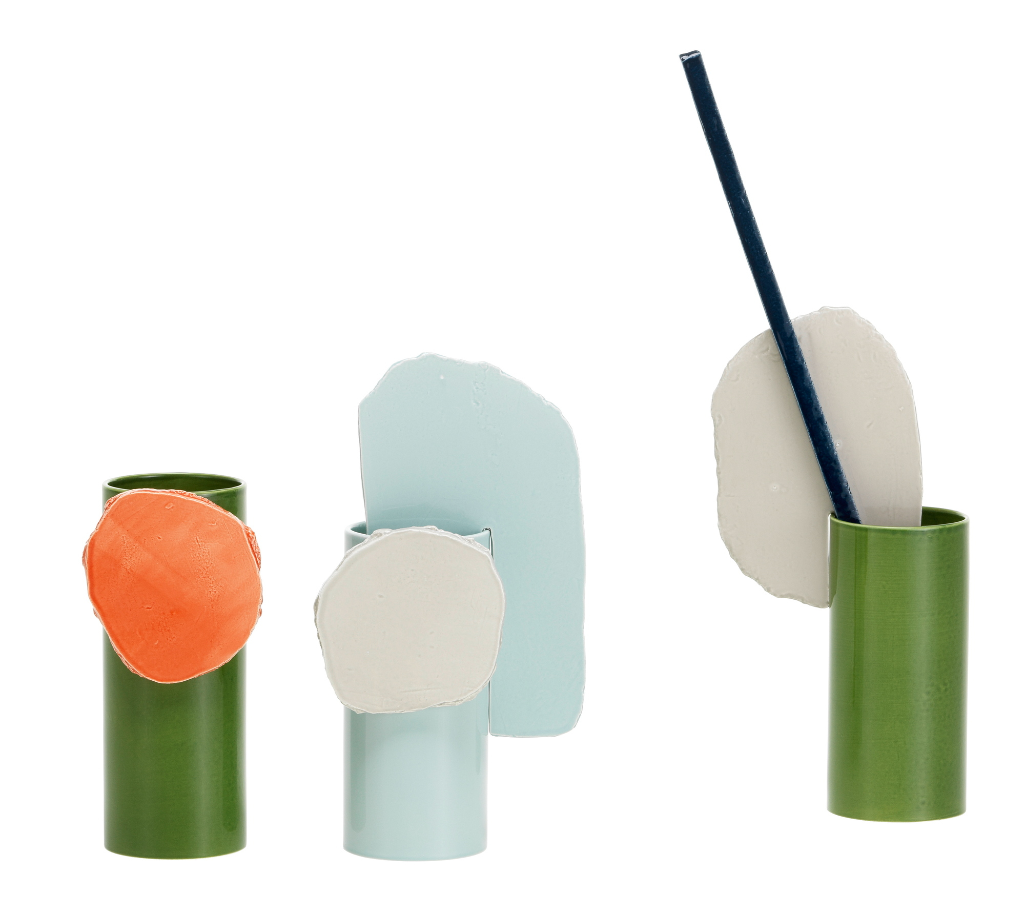 Vitra Découpage Vasen Set Feuille, dekorative Keramikvasen in Grün, Blau und Orange mit abstrakten Formen.
