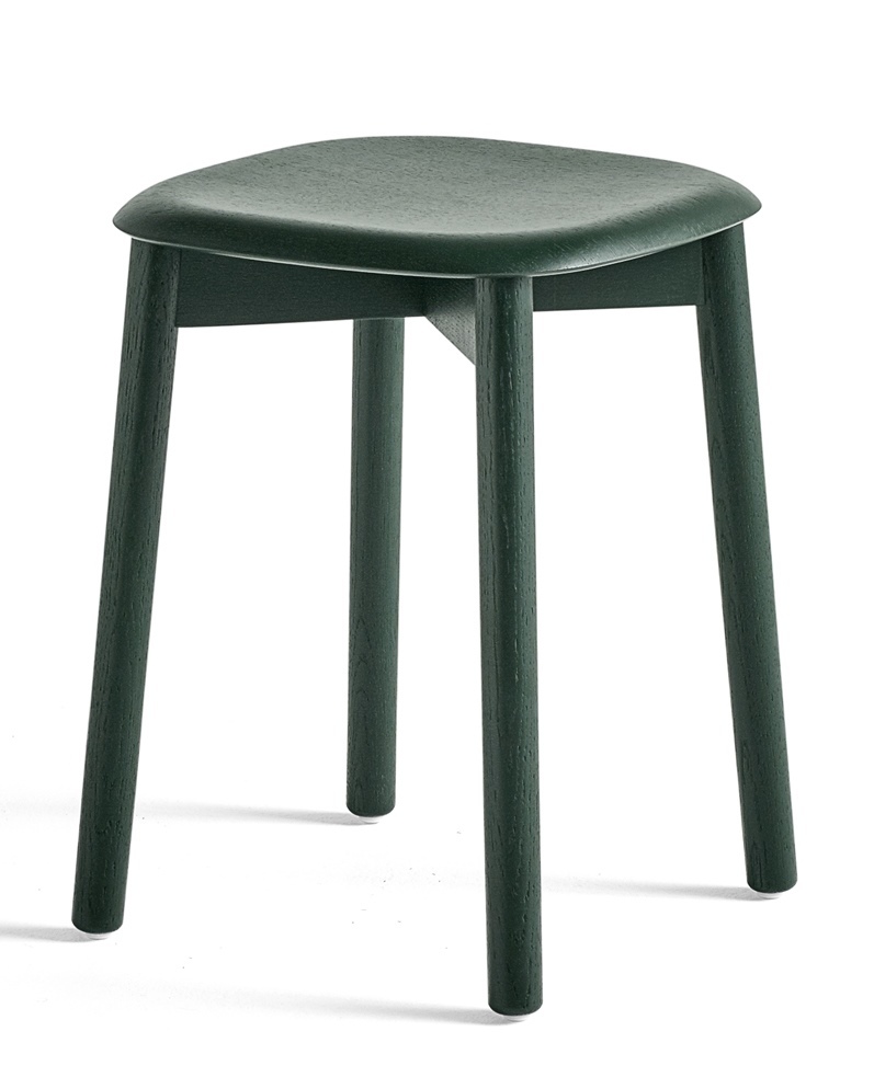 Soft Edge Hocker von Hay in Hunter Grün: Moderner Holz Hocker mit drei Beinen.