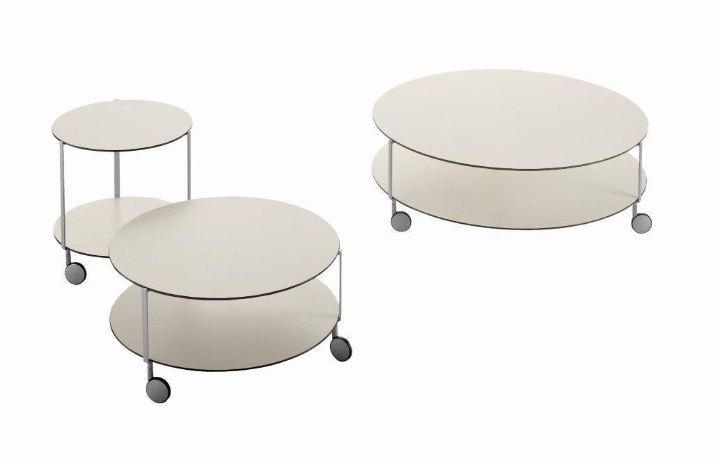 Giro Beistelltisch von Zanotta: Drei runde, cremefarbene Tische mit Rollen und Ablageflächen.