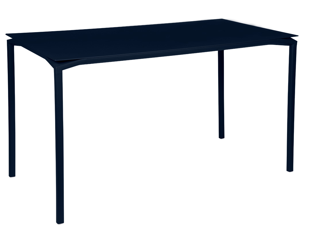 Blauer Calvi Outdoor Tisch von Fermob, ideal als Stehtisch für Garten und Terrasse.