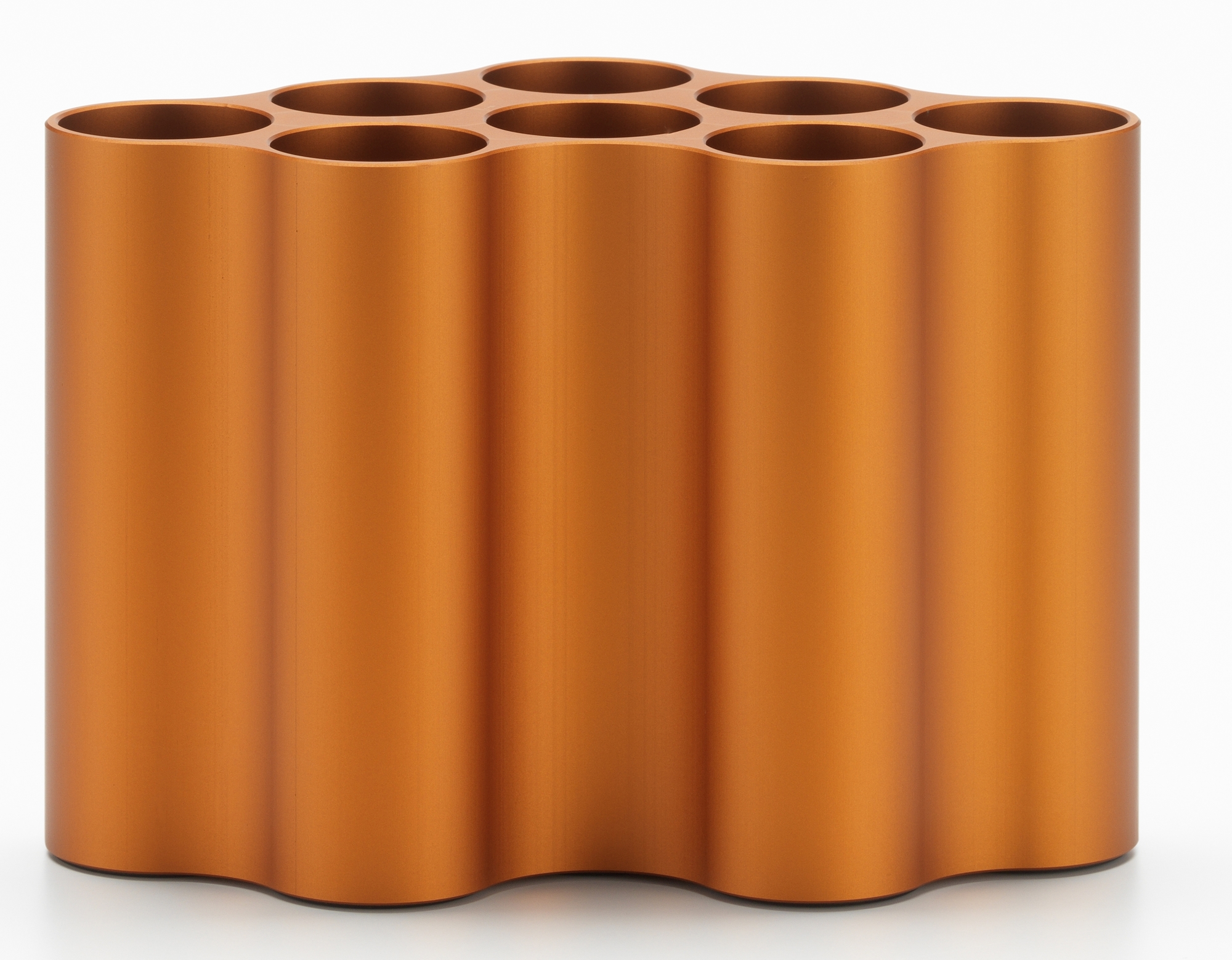 Orangefarbene Vitra Nuage Vase mit mehreren Öffnungen für Blumen, modernes Designobjekt.