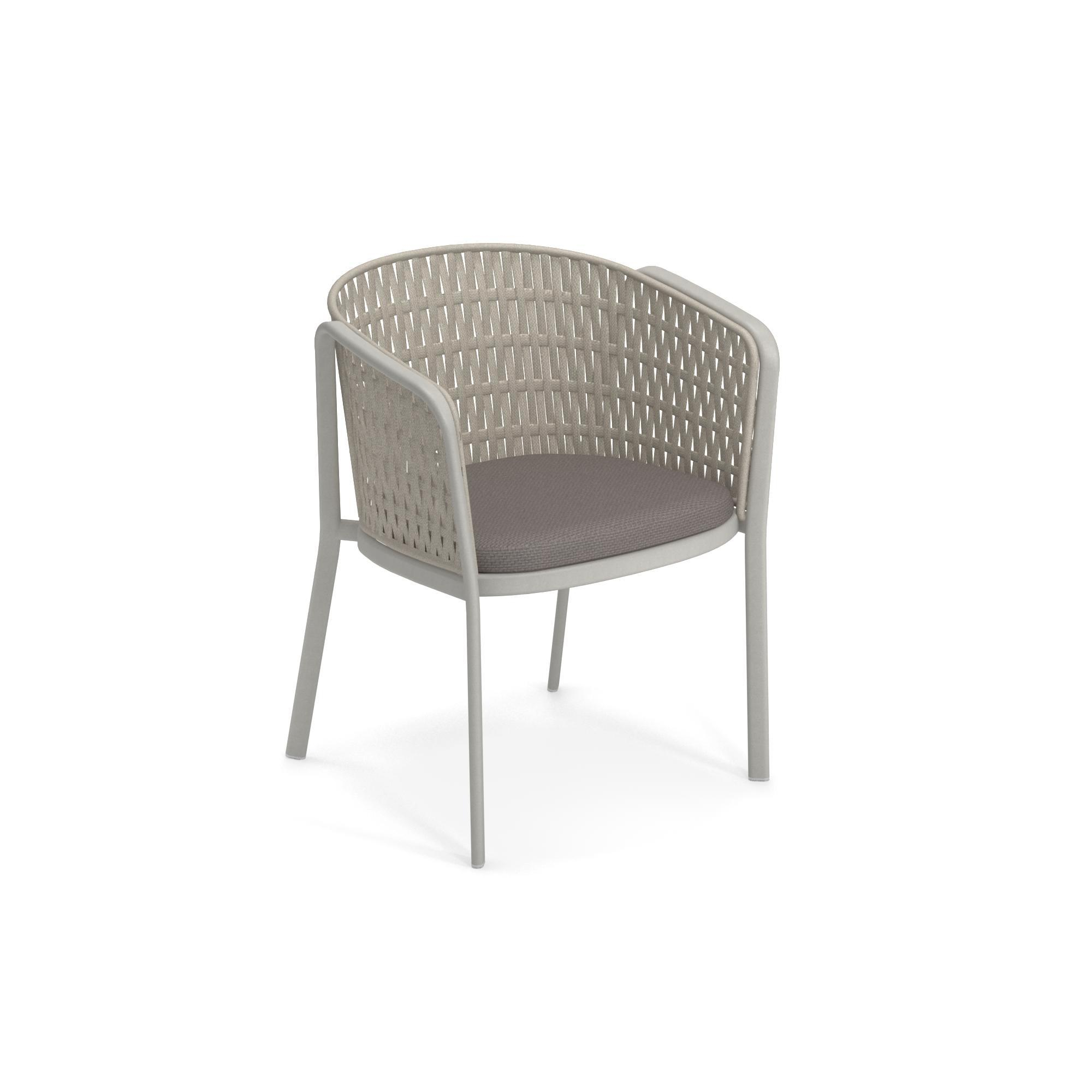 Carousel Armlehnstuhl von Emu in Weiß/Melange Ivory: Moderner Outdoor Stuhl mit geflochtener Sitzfläche.