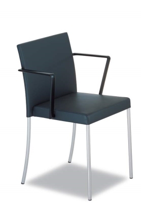 JASON LITE Stuhl von Walter Knoll: Blauer Lederstuhl mit Armlehnen und Metallbeinen.