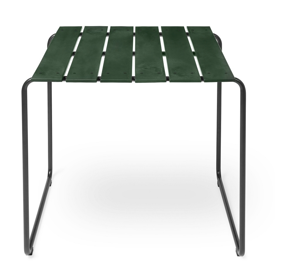 Grüner Ocean Table Outdoor Tisch für 2 Personen mit Lattenmuster und schwarzem Gestell.