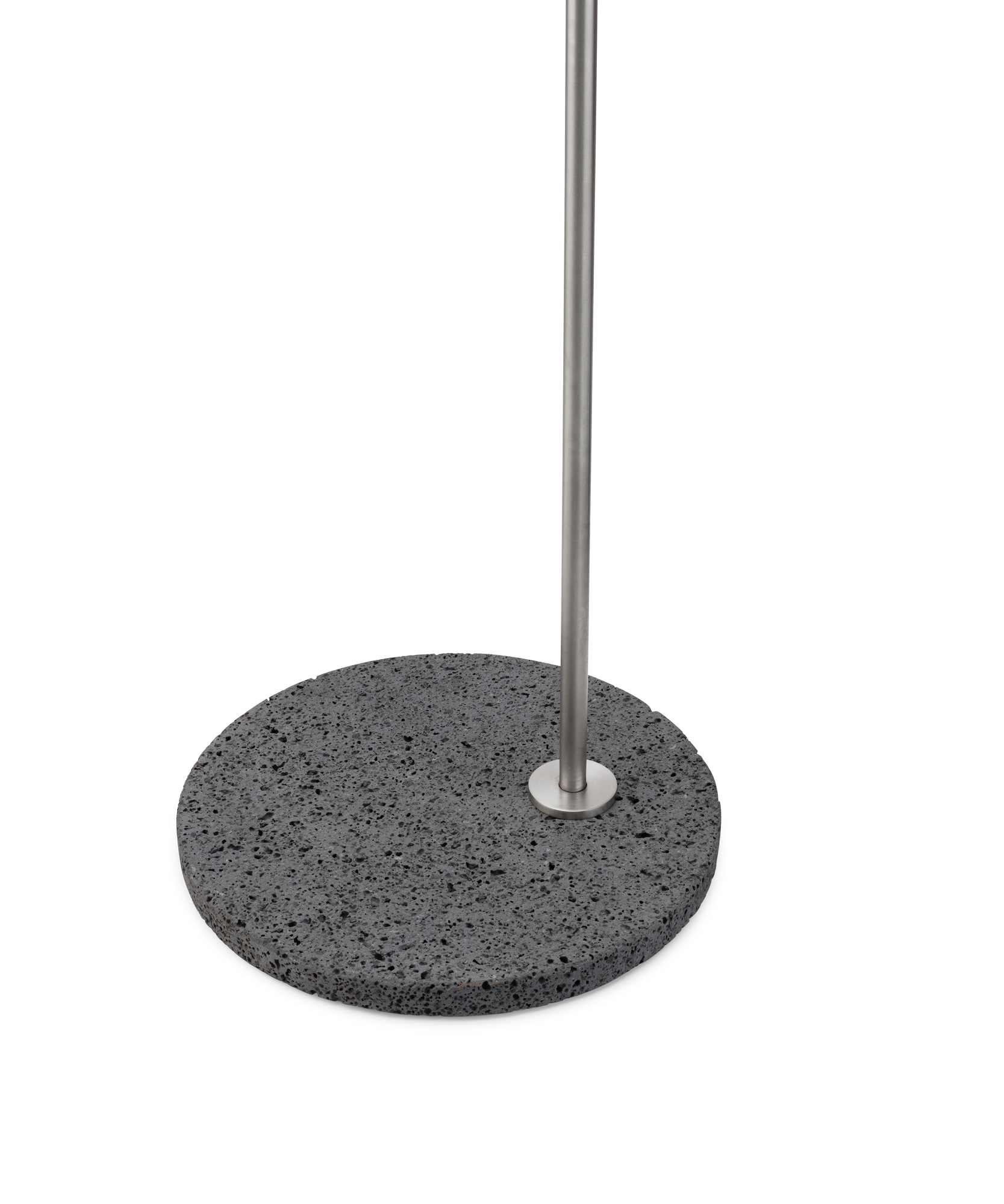 Detailaufnahme: IC Lights Stehleuchte mit Edelstahlfuß und filigranem Gestell für Innen- und Außenbereich.