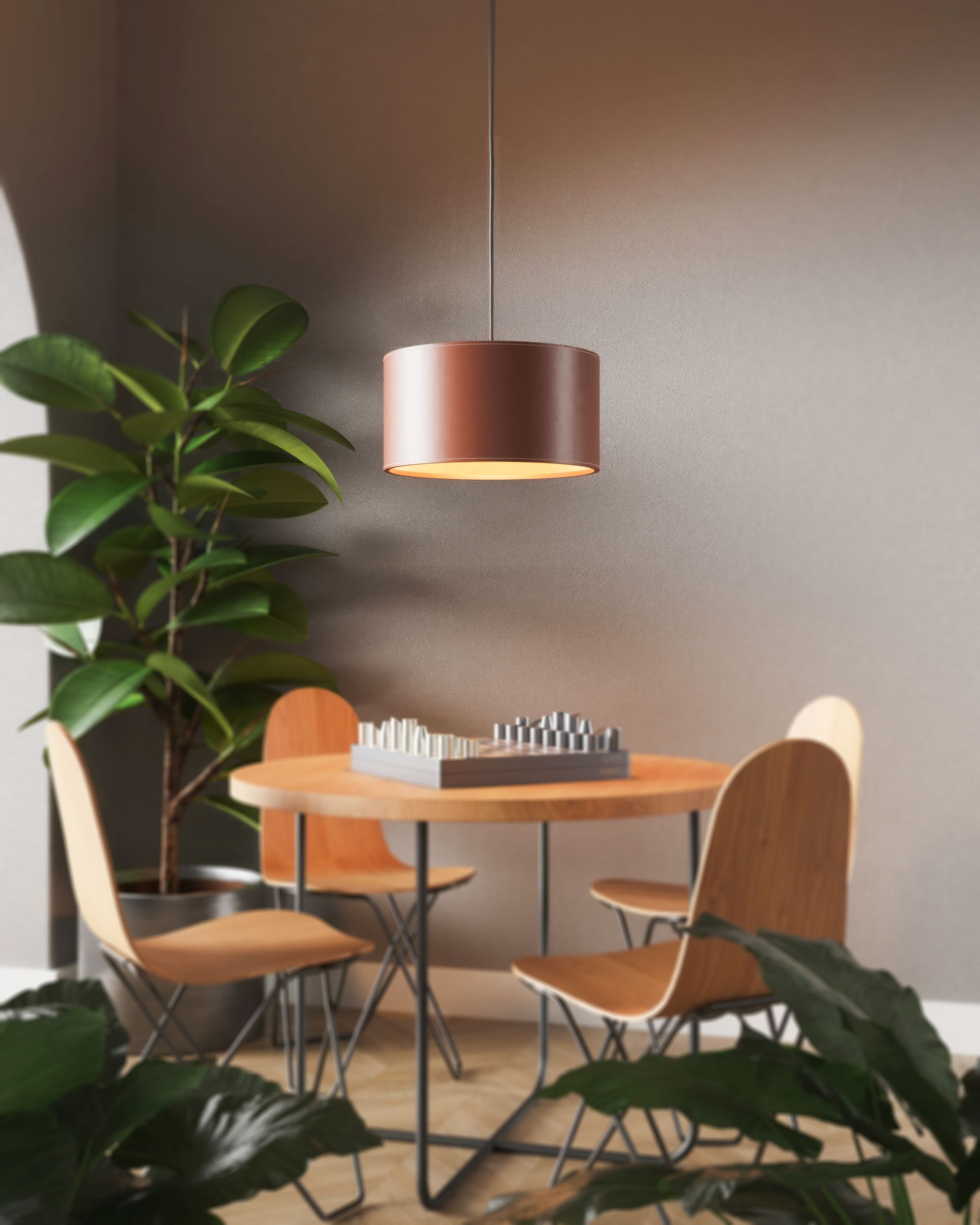 Nahaufnahme der modernen Zylinder Leder Pendelleuchte in Ozeanblau über einem Esstisch mit Schachbrett.