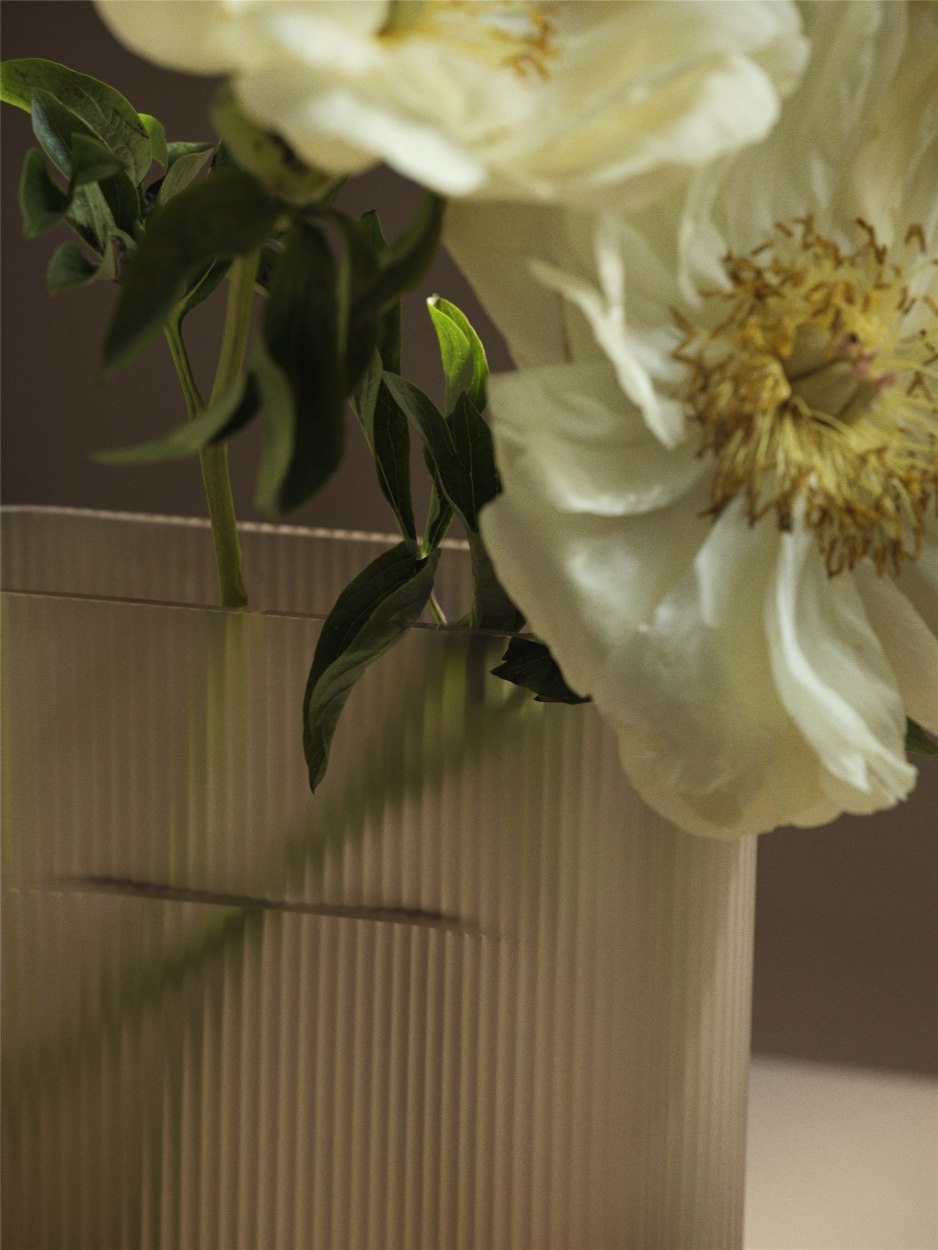 Ridge Vase Muuto Milchglas Hellblau H 35 cm