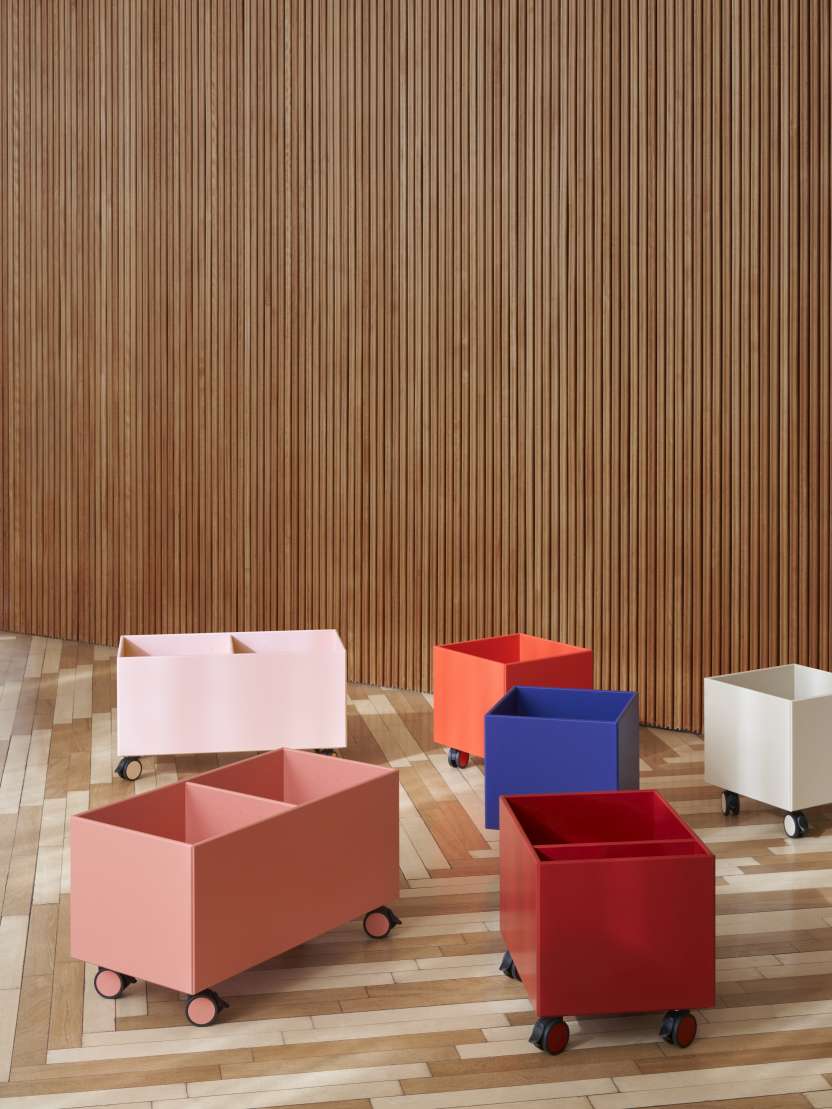 Mehrfarbige Colour Box Aufbewahrungsboxen auf Rollen von Montana. Ideal für Büro, Kinderzimmer und Wohnbereich.