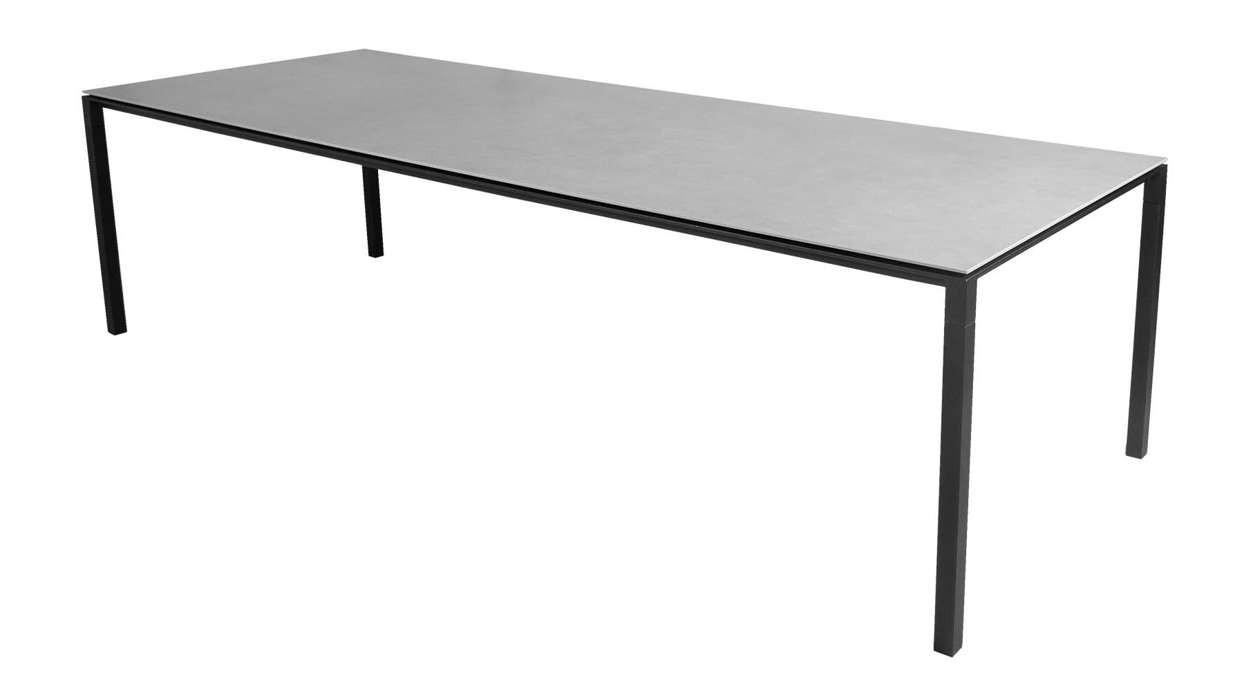 Großer Cane-Line Esstisch für den Außenbereich mit betongrauer Platte und lavagrauem Gestell.