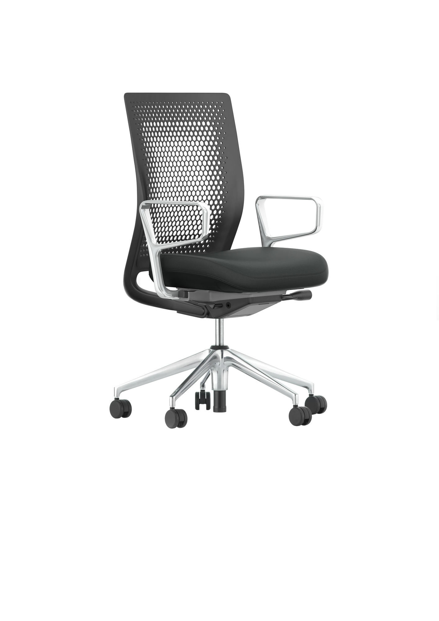 ID Chair - ID Air Bürostuhl von Vitra mit Netzrücken und silbernem Fußkreuz.