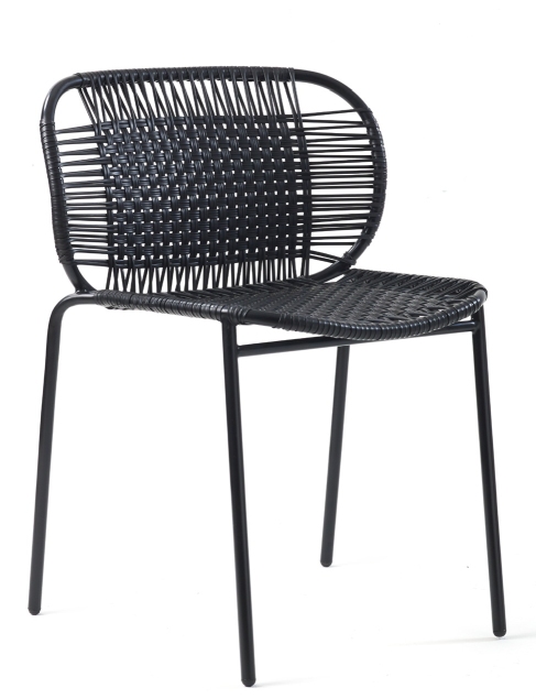 Schwarzer Cielo Stacking Chair: Stapelbarer Outdoor Stuhl mit geflochtener Sitzfläche und Rückenlehne. Gartenstuhl für Terrasse.