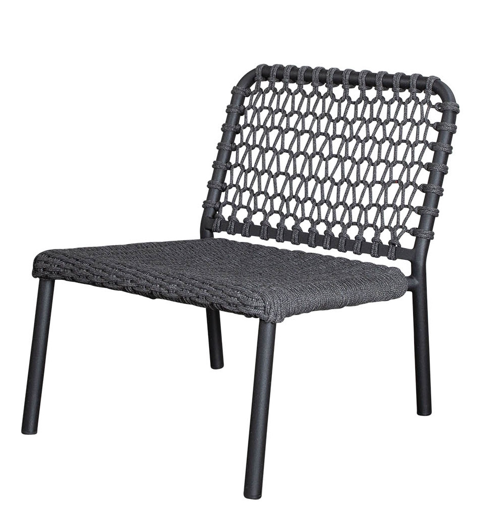 Ocean Sessel von Cane-Line, grauer Outdoor-Sessel mit geflochtener Sitzfläche und Rückenlehne.